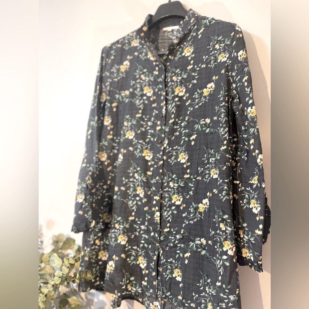 Easel, size M, button down dress